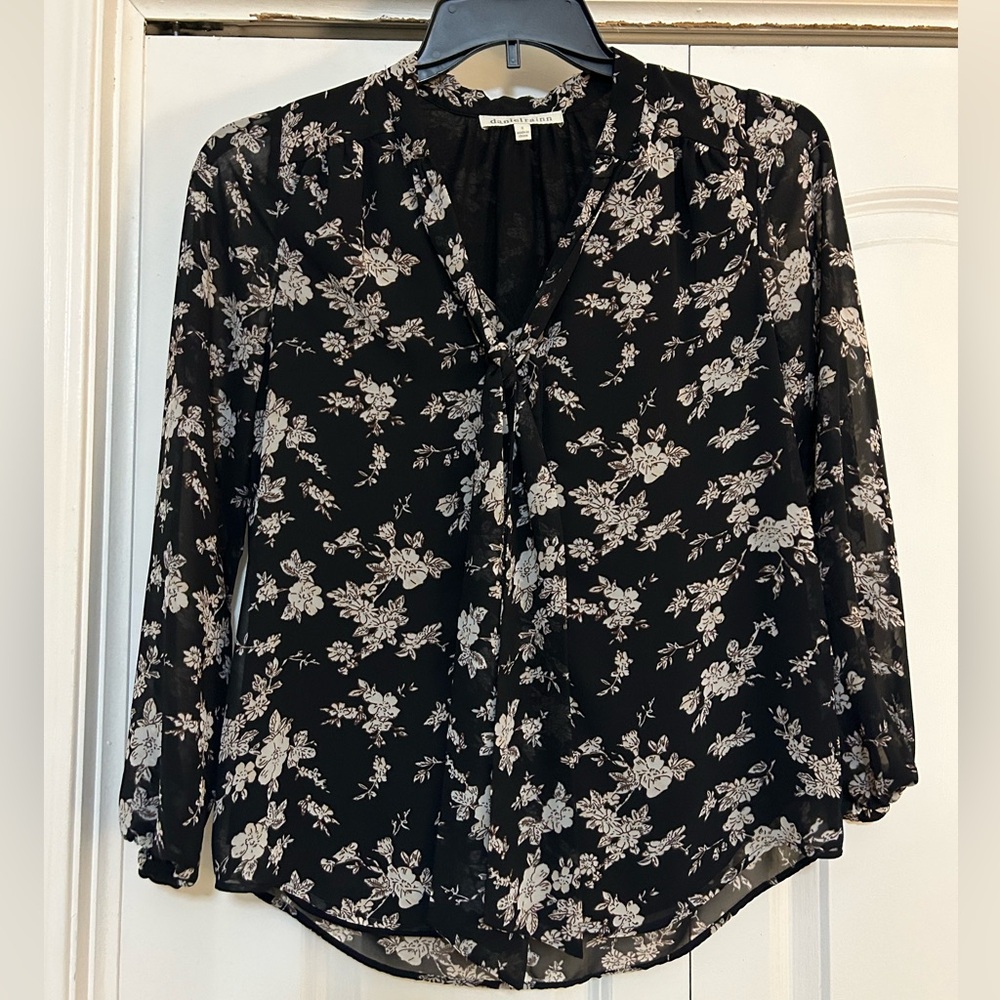 Daniel Rainn Top with Tie Front - Size S